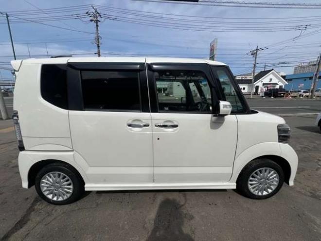 N-BOXカスタムG Lパッケージ 4WD　p/sスタート　ナビ　 Bカメラ　Pスライド 660