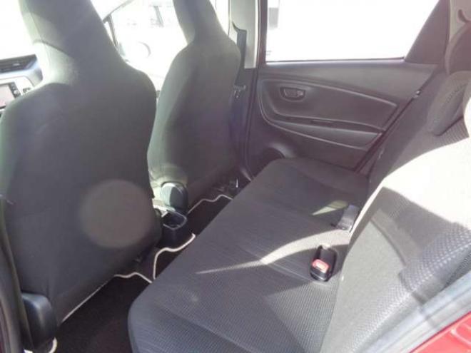 ヴィッツ1.3 F 4WD　ワンオーナー　スマートキー　バックカメラ 1300