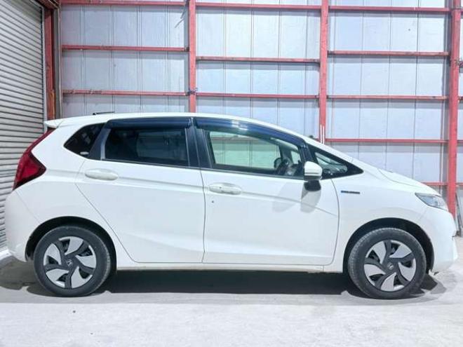フィット1.5 ハイブリッド Lパッケージ 4WD　下廻防錆TVナビBカメETCエンスタ 1500
