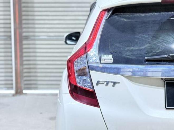 フィット1.5 ハイブリッド Lパッケージ 4WD　下廻防錆TVナビBカメETCエンスタ 1500