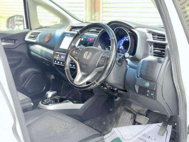 フィット1.5 ハイブリッド Lパッケージ 4WD　下廻防錆TVナビBカメETCエンスタ 1500