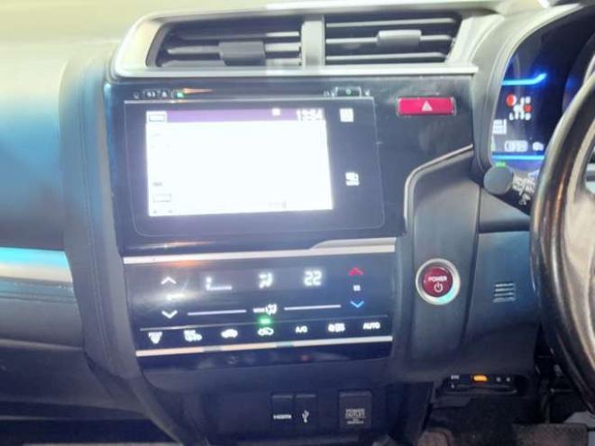 フィット1.5 ハイブリッド Lパッケージ 4WD　下廻防錆TVナビBカメETCエンスタ 1500