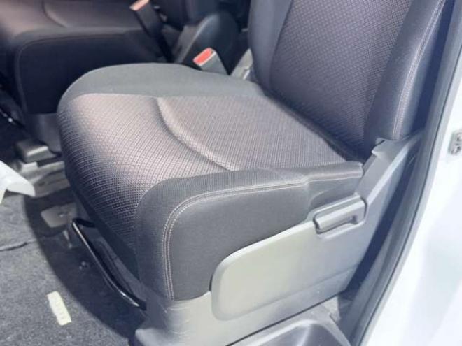 セレナ2.0 ハイウェイスター Vセレクション 4WD　下廻防錆TVナビBカメETC 2000