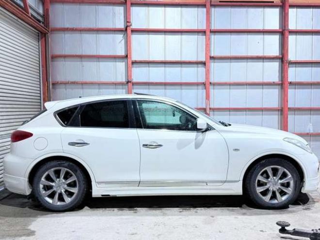 スカイラインクロスオーバー3.7 370GT FOUR 4WD　下廻防錆サンルーフTVナビBカメエンスタ 3700