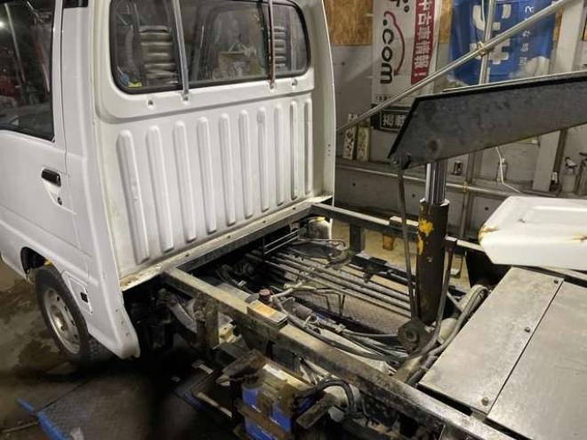 サンバートラック ダンプ　検8年11月・市内コ・ミ・コ・ミ 4WD 660
