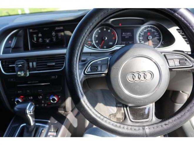 アウディA4 2.0 TFSI クワトロ 4WD　検2年　自社　ローンカノウ　バックカメラ 正規輸入車 2000
