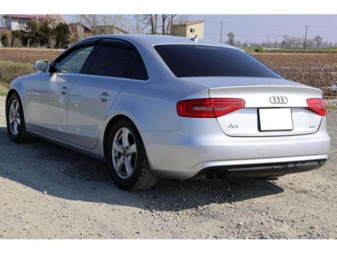 アウディA4 2.0 TFSI クワトロ 4WD　検2年　自社　ローンカノウ　バックカメラ 正規輸入車 2000