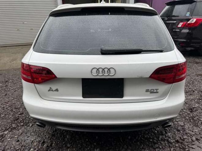 アウディA4アバント 2.0 TFSI クワトロ Sラインパッケージ 4WD　純正ナビ 正規輸入車 2000