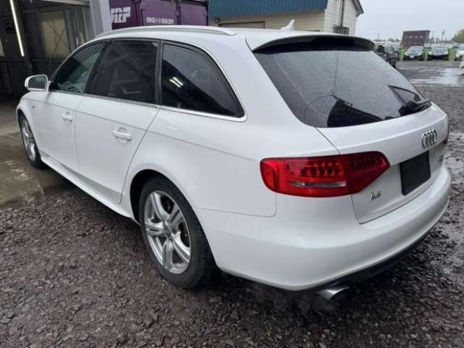 アウディA4アバント 2.0 TFSI クワトロ Sラインパッケージ 4WD　純正ナビ 正規輸入車 2000