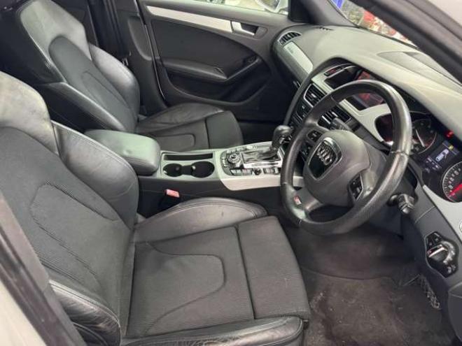 アウディA4アバント 2.0 TFSI クワトロ Sラインパッケージ 4WD　純正ナビ 正規輸入車 2000