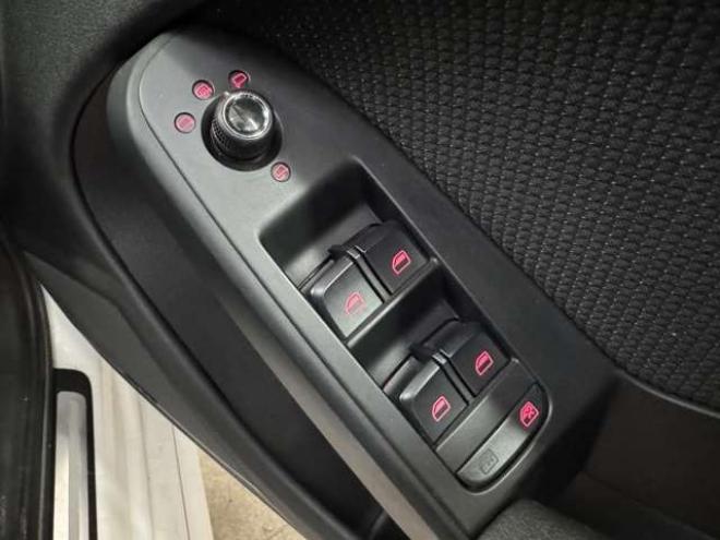 アウディA4アバント 2.0 TFSI クワトロ Sラインパッケージ 4WD　純正ナビ 正規輸入車 2000