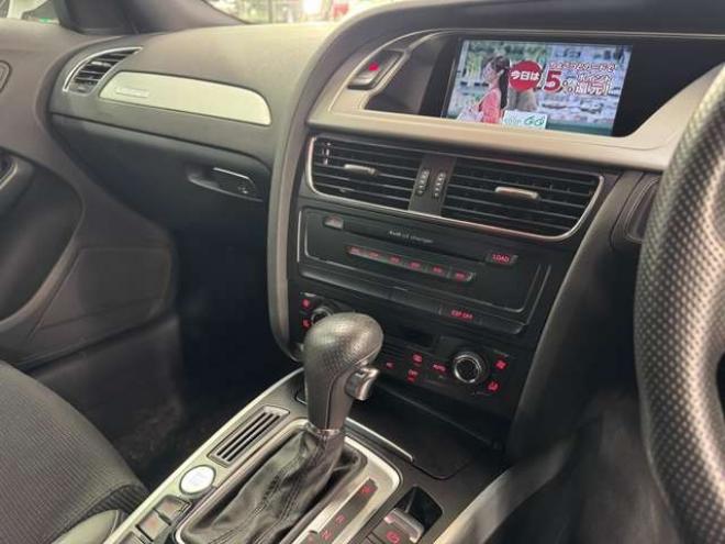アウディA4アバント 2.0 TFSI クワトロ Sラインパッケージ 4WD　純正ナビ 正規輸入車 2000