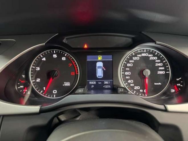 アウディA4アバント 2.0 TFSI クワトロ Sラインパッケージ 4WD　純正ナビ 正規輸入車 2000