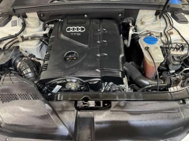 アウディA4アバント 2.0 TFSI クワトロ Sラインパッケージ 4WD　純正ナビ 正規輸入車 2000