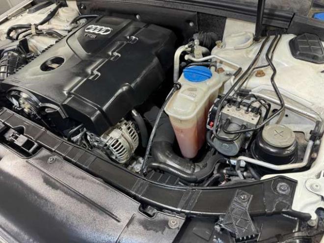 アウディA4アバント 2.0 TFSI クワトロ Sラインパッケージ 4WD　純正ナビ 正規輸入車 2000