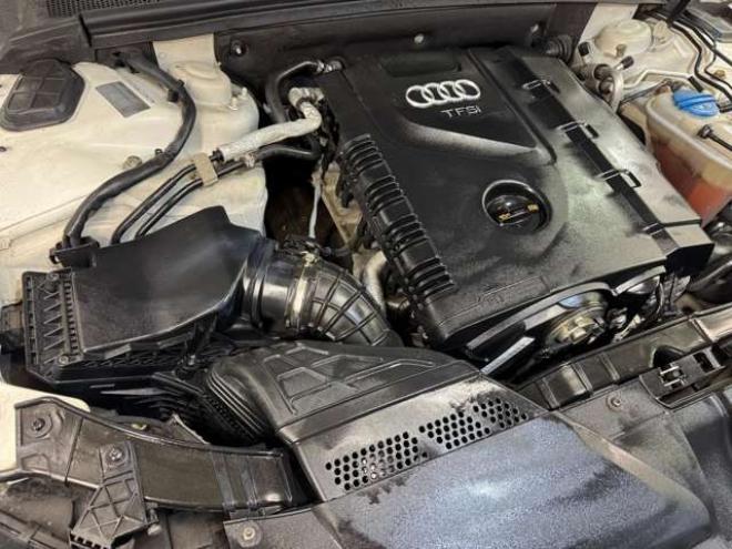 アウディA4アバント 2.0 TFSI クワトロ Sラインパッケージ 4WD　純正ナビ 正規輸入車 2000