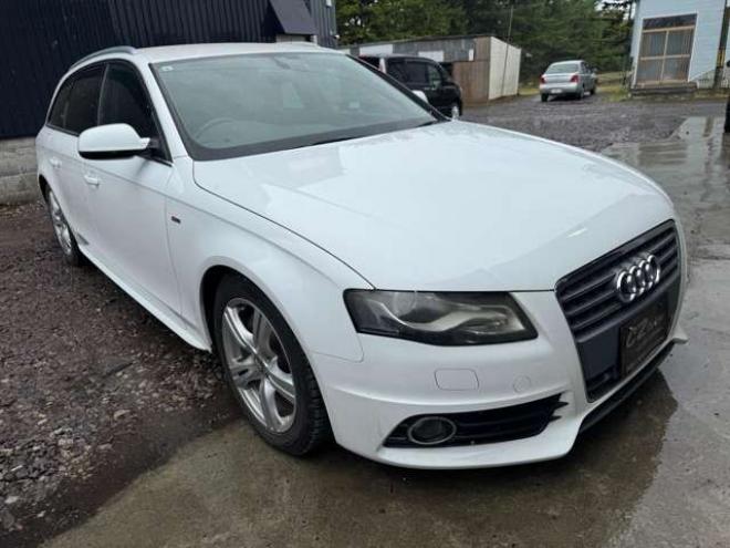 アウディA4アバント 2.0 TFSI クワトロ Sラインパッケージ 4WD　純正ナビ 正規輸入車 2000