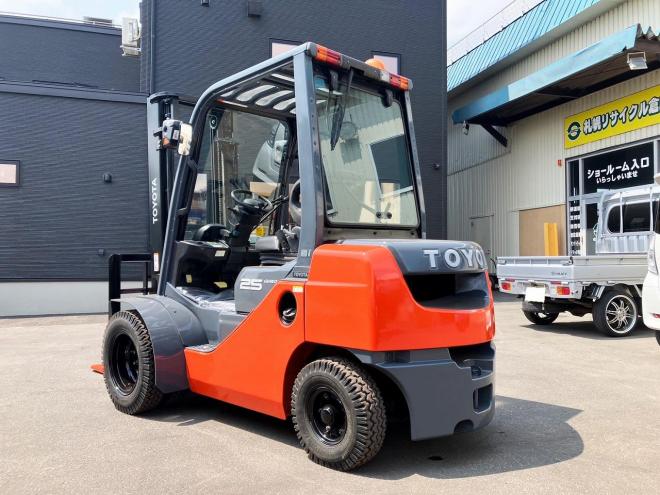 フォークリフトトヨタ　中古　8FD25　ヒンジ付