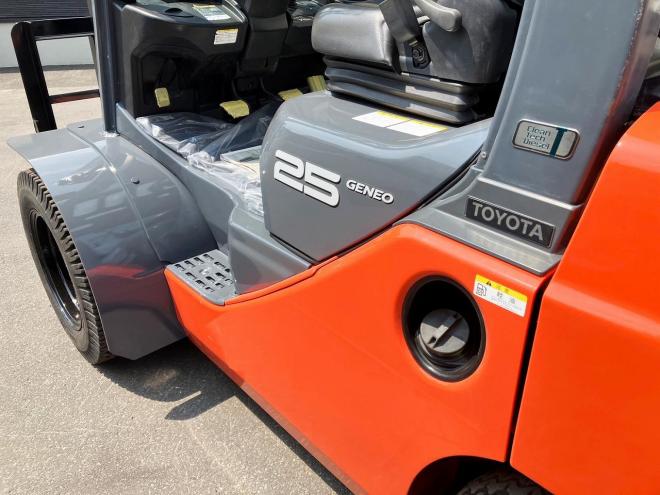 フォークリフトトヨタ　中古　8FD25　ヒンジ付