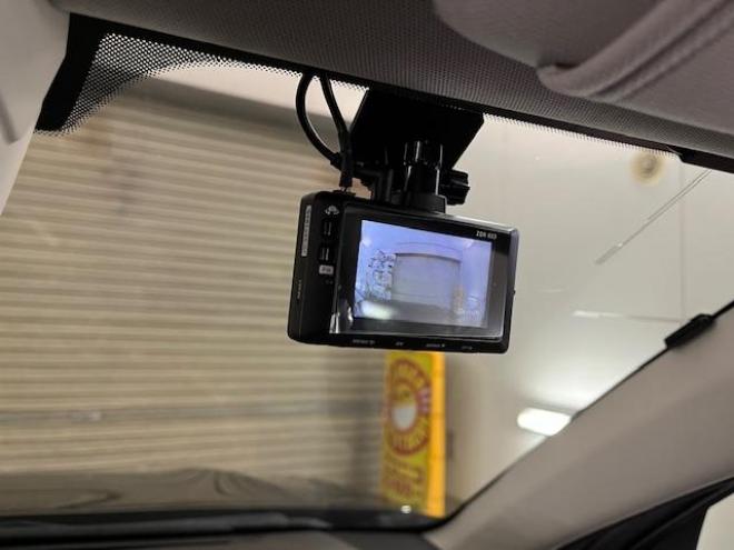 レガシィワゴン２．５ｉ　アイサイト　Ｂスポーツ　Ｇパッケージ　アイサイト　本州仕入　ワンオーナー　禁煙車　衝突軽減システム　社外１９インチＡＷ　社外１６ＡＷ＋スタッドレスタイヤ付　ストラーダＨＤＤナビ（ＣＤ＆ＤＶＤ再生　フルセグ地デジ　Ｂｌｕｅｔｏｏｔｈ）＋バックカメラ　クルーズコントロール　ブラインドスポット　車線逸脱警報　アイドリングストップ　前後ドライブレコーダー　両席パワーシート　横滑り防止装置　ＰＵＳＨスタート　スマートキー　ＨＩＤヘッドライト　ＥＴＣ 4WD 2500 5Dr