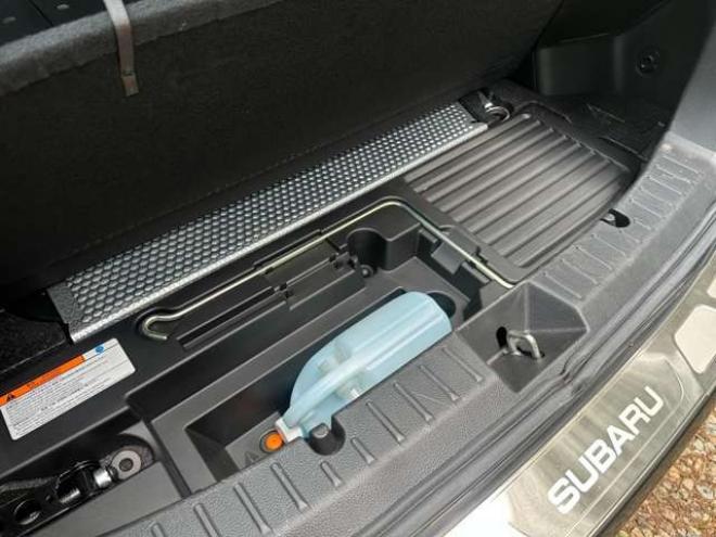 インプレッサXVハイブリッド 2.0i-L 4WD　黒革シート/ETC/社外ナビ/地デジ/Bカメラ 2000