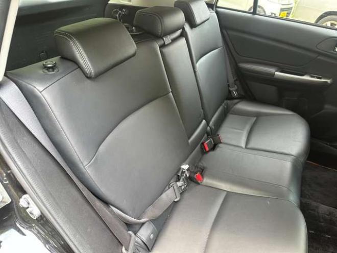 インプレッサXVハイブリッド 2.0i-L 4WD　黒革シート/ETC/社外ナビ/地デジ/Bカメラ 2000