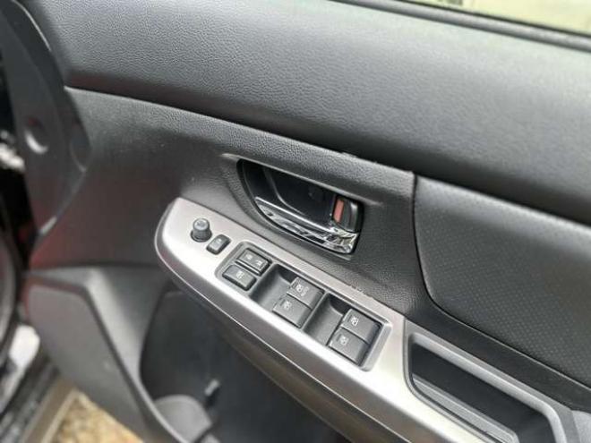 インプレッサXVハイブリッド 2.0i-L 4WD　黒革シート/ETC/社外ナビ/地デジ/Bカメラ 2000