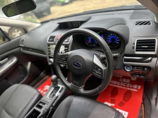 インプレッサXVハイブリッド 2.0i-L 4WD　黒革シート/ETC/社外ナビ/地デジ/Bカメラ 2000