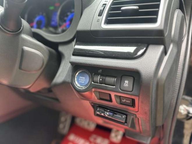 インプレッサXVハイブリッド 2.0i-L 4WD　黒革シート/ETC/社外ナビ/地デジ/Bカメラ 2000