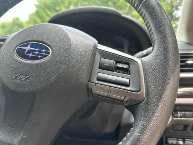 インプレッサXVハイブリッド 2.0i-L 4WD　黒革シート/ETC/社外ナビ/地デジ/Bカメラ 2000