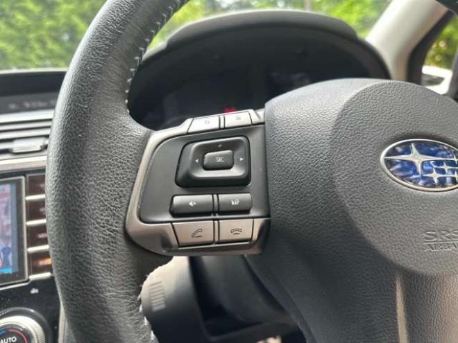 インプレッサXVハイブリッド 2.0i-L 4WD　黒革シート/ETC/社外ナビ/地デジ/Bカメラ 2000