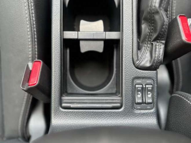 インプレッサXVハイブリッド 2.0i-L 4WD　黒革シート/ETC/社外ナビ/地デジ/Bカメラ 2000