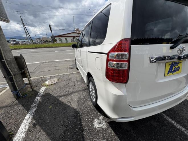 ノアNOAH 4WD SI 寒冷地仕様車　両パワースライドドア　エンジンスターター　Bluetoothフルセグナビ　バックカメラ　ビルトインETC　POUSHスタート　全磨き済　autoライト 4WD 2000 5Dr