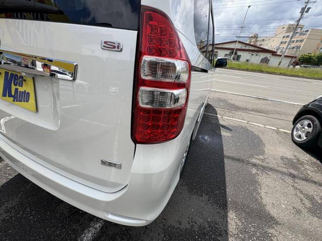 ノアNOAH 4WD SI 寒冷地仕様車　両パワースライドドア　エンジンスターター　Bluetoothフルセグナビ　バックカメラ　ビルトインETC　POUSHスタート　全磨き済　autoライト 4WD 2000 5Dr