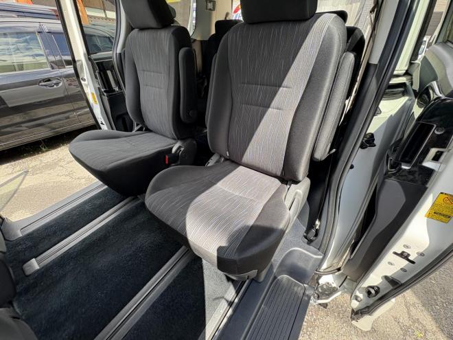 ノアNOAH 4WD SI 寒冷地仕様車　両パワースライドドア　エンジンスターター　Bluetoothフルセグナビ　バックカメラ　ビルトインETC　POUSHスタート　全磨き済　autoライト 4WD 2000 5Dr