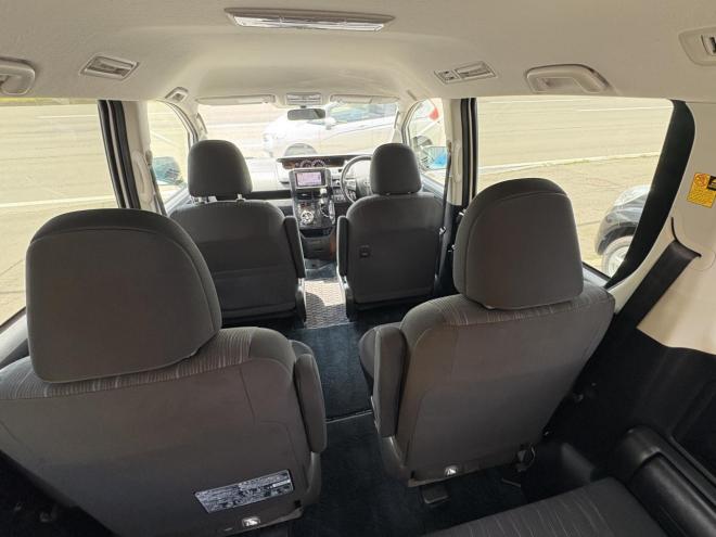 ノアNOAH 4WD SI 寒冷地仕様車　両パワースライドドア　エンジンスターター　Bluetoothフルセグナビ　バックカメラ　ビルトインETC　POUSHスタート　全磨き済　autoライト 4WD 2000 5Dr