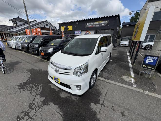 ノアNOAH 4WD SI 寒冷地仕様車　両パワースライドドア　エンジンスターター　Bluetoothフルセグナビ　バックカメラ　ビルトインETC　POUSHスタート　全磨き済　autoライト 4WD 2000 5Dr
