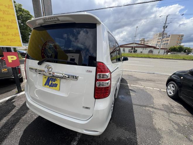 ノアNOAH 4WD SI 寒冷地仕様車　両パワースライドドア　エンジンスターター　Bluetoothフルセグナビ　バックカメラ　ビルトインETC　POUSHスタート　全磨き済　autoライト 4WD 2000 5Dr