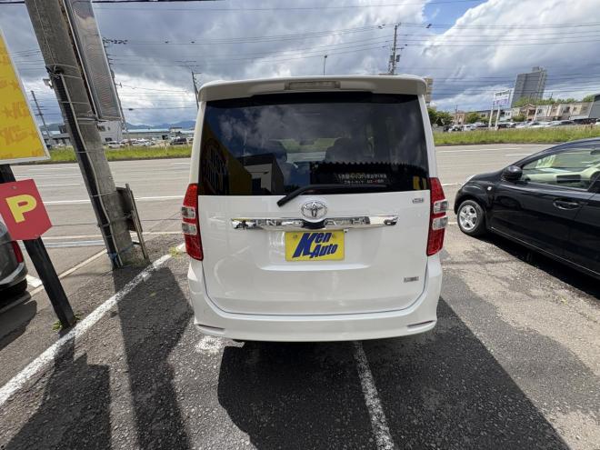 ノアNOAH 4WD SI 寒冷地仕様車　両パワースライドドア　エンジンスターター　Bluetoothフルセグナビ　バックカメラ　ビルトインETC　POUSHスタート　全磨き済　autoライト 4WD 2000 5Dr
