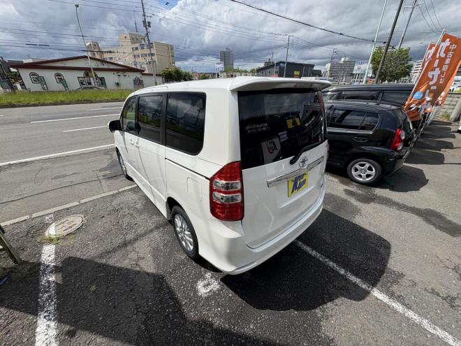 ノアNOAH 4WD SI 寒冷地仕様車　両パワースライドドア　エンジンスターター　Bluetoothフルセグナビ　バックカメラ　ビルトインETC　POUSHスタート　全磨き済　autoライト 4WD 2000 5Dr