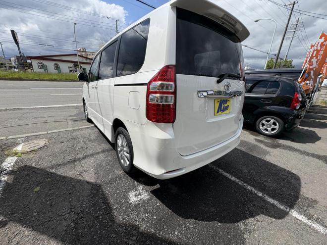 ノアNOAH 4WD SI 寒冷地仕様車　両パワースライドドア　エンジンスターター　Bluetoothフルセグナビ　バックカメラ　ビルトインETC　POUSHスタート　全磨き済　autoライト 4WD 2000 5Dr
