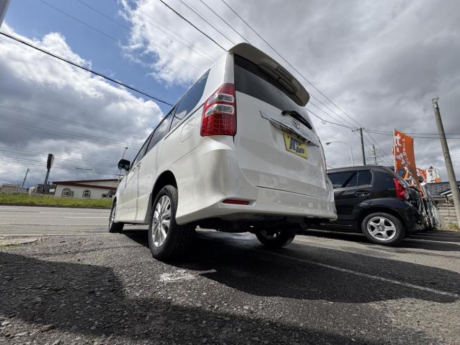 ノアNOAH 4WD SI 寒冷地仕様車　両パワースライドドア　エンジンスターター　Bluetoothフルセグナビ　バックカメラ　ビルトインETC　POUSHスタート　全磨き済　autoライト 4WD 2000 5Dr
