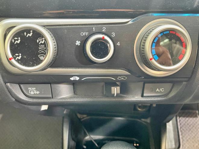 フィット13G Fパッケージ 4WD 5年保証 スマキー ETC ナビ 寒冷地仕様 禁煙 修復歴無