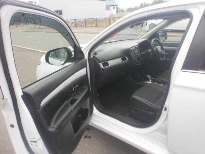 アウトランダーPHEVGナビパtケージ４WD 2000 5Dr