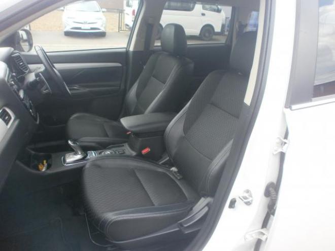 アウトランダーPHEVGナビパtケージ４WD 2000 5Dr