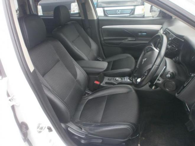 アウトランダーPHEVGナビパtケージ４WD 2000 5Dr