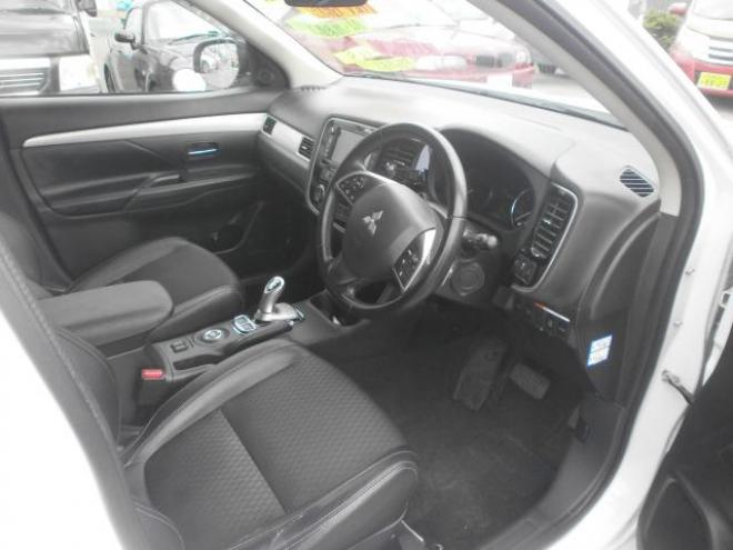 アウトランダーPHEVGナビパtケージ４WD 2000 5Dr