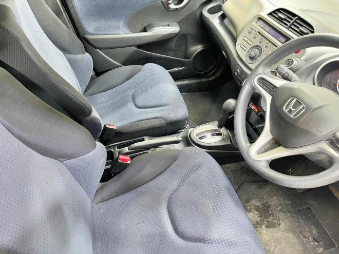 フィット1.3G 4WD 5年保証 夏冬タイヤ 寒冷地仕様 禁煙 車検整備2年付 修復歴無