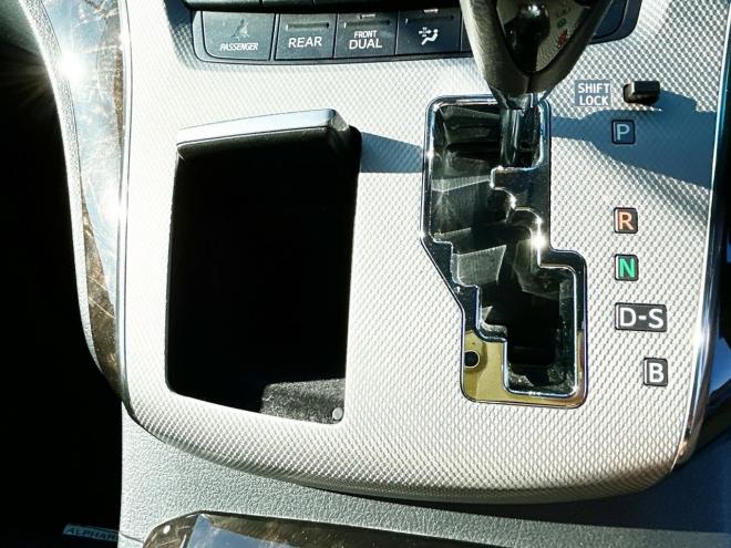 アルファードハイブリッドハイブリッド2.4SR Cパッケージ 4WD　ローンが不安な方＜優遇ローン＞　本州仕入　サンルーフ　ナビ　PWバックドア