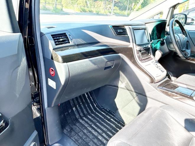 アルファードハイブリッドハイブリッド2.4SR Cパッケージ 4WD　ローンが不安な方＜優遇ローン＞　本州仕入　サンルーフ　ナビ　PWバックドア